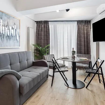 Sea Reflections - Infinity Pool & Apartment Năvodari