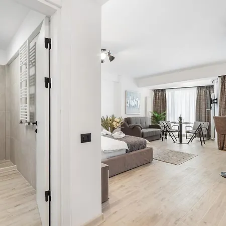 Sea Reflections - Infinity Pool & Apartment Năvodari