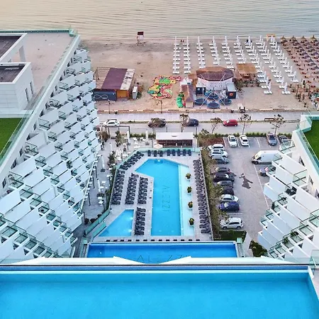 Sea Reflections - Infinity Pool & Apartment