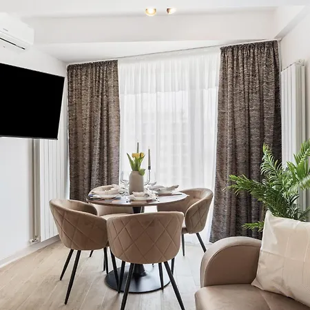 Sea Reflections - Infinity Pool & Năvodari