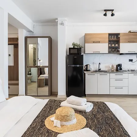 Sea Reflections - Infinity Pool & *