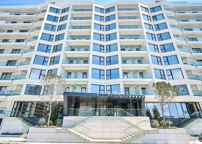 Sea Reflections - Infinity Pool & Năvodari