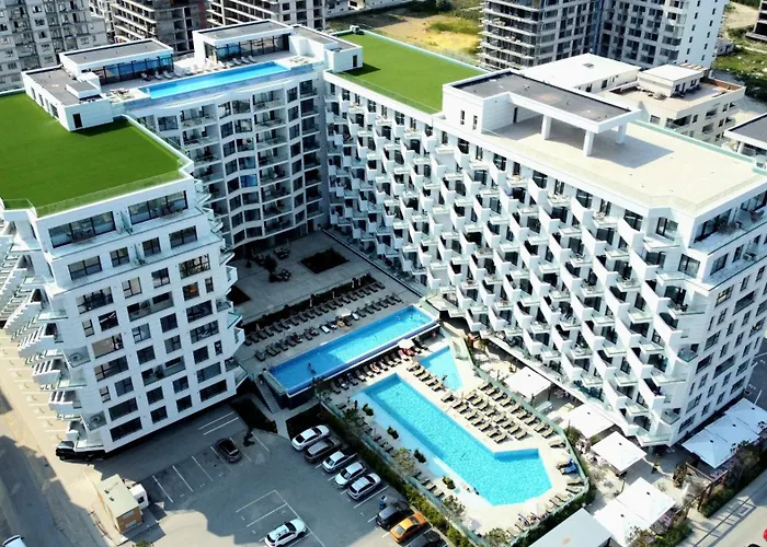 Sea Reflections - Infinity Pool & Apartment Năvodari