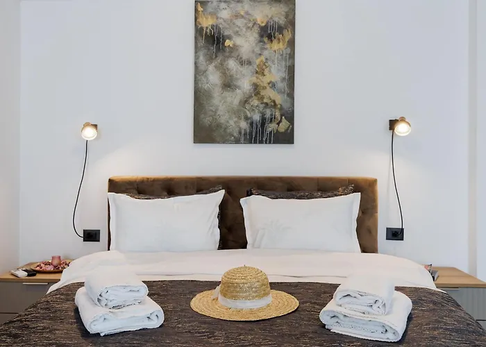 Sea Reflections - Infinity Pool & *