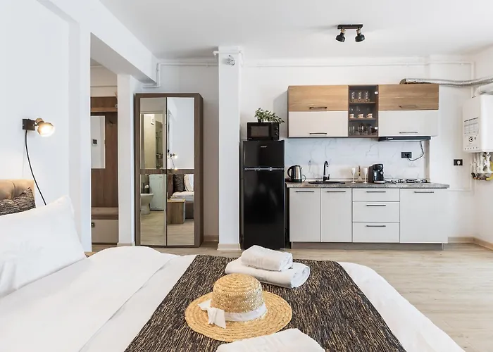 Sea Reflections - Infinity Pool & *