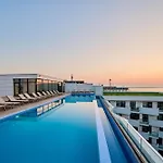 Apartment Sea Reflections In Infinity Pool & Navodari