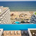 Sea Reflections In Infinity Pool & Apartment
