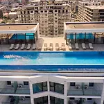 Sea Reflections In Infinity Pool & Apartment Navodari