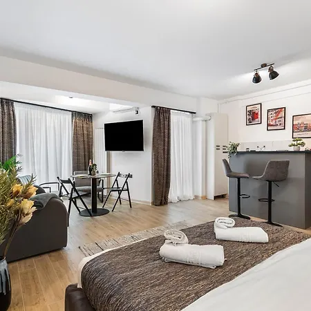 Sea Reflections - Infinity Pool & *