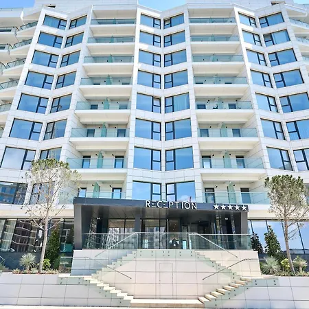 Sea Reflections - Infinity Pool & Năvodari